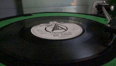 picture of a vinyl record